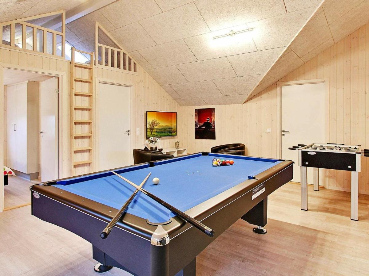 12 Person Holiday Home In Hasselberg كابلن الغرفة الصورة
