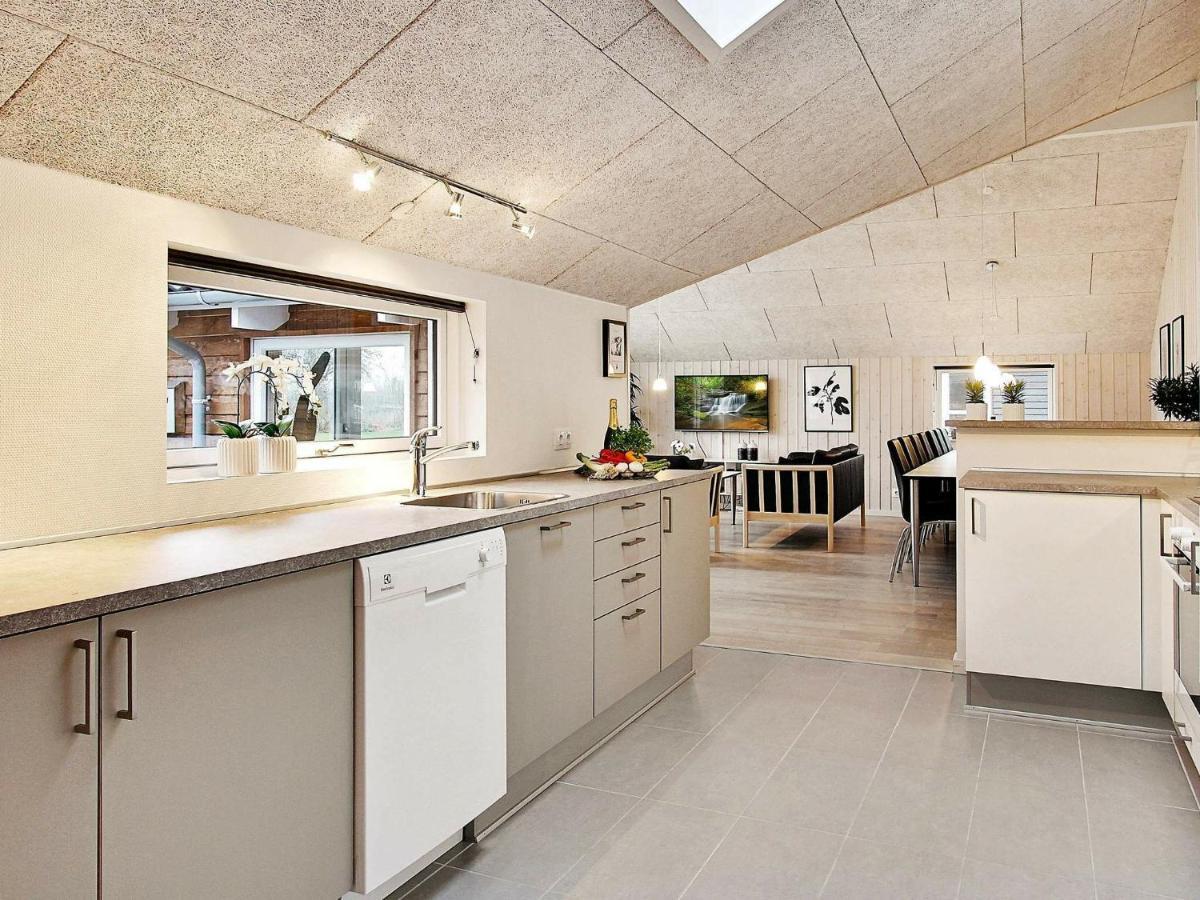 12 Person Holiday Home In Hasselberg كابلن الغرفة الصورة
